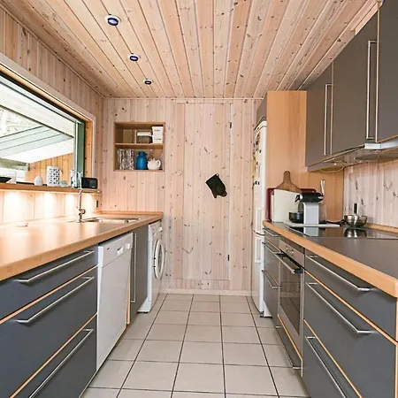 펜션 Three-bedroom Holiday In *