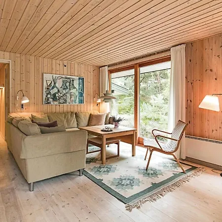 펜션 Three-bedroom Holiday In *