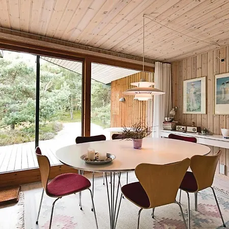 Three-bedroom Holiday In 펜션