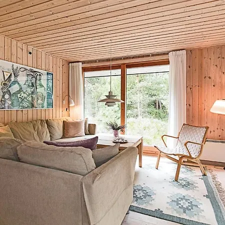 Three-bedroom Holiday In 펜션